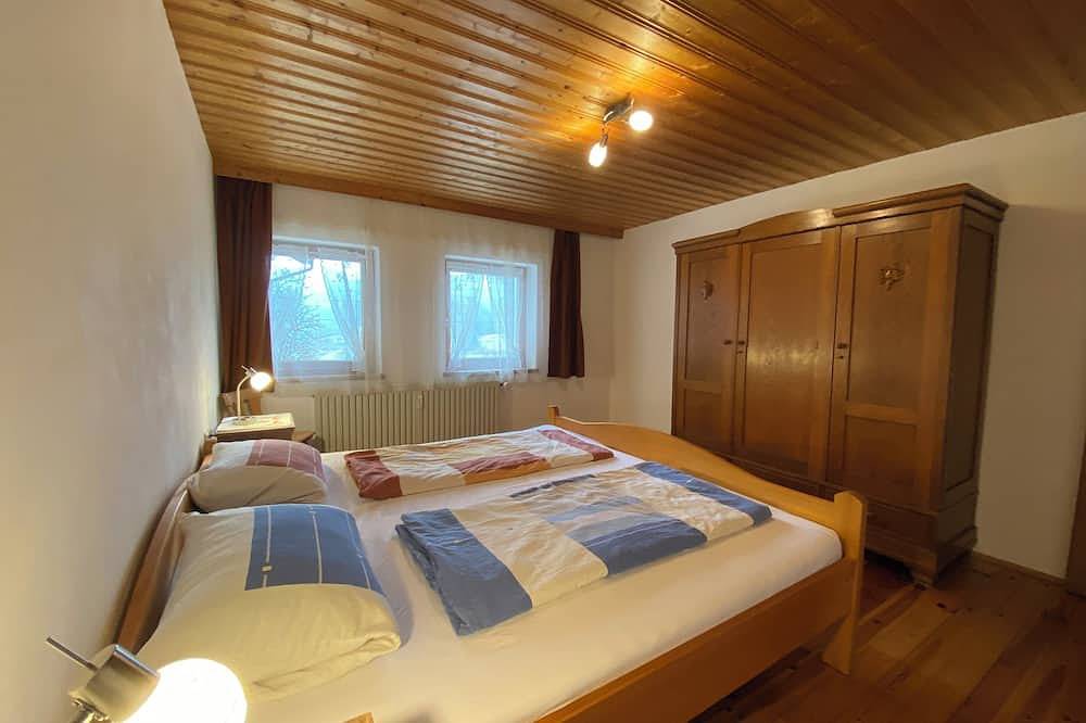 Ganze Wohnung, Ferienwohnung mit 2 Schlafzimmer, Wohnzimmer, Küche, Bad und Balkon in Samerberg, Bayerische Alpen