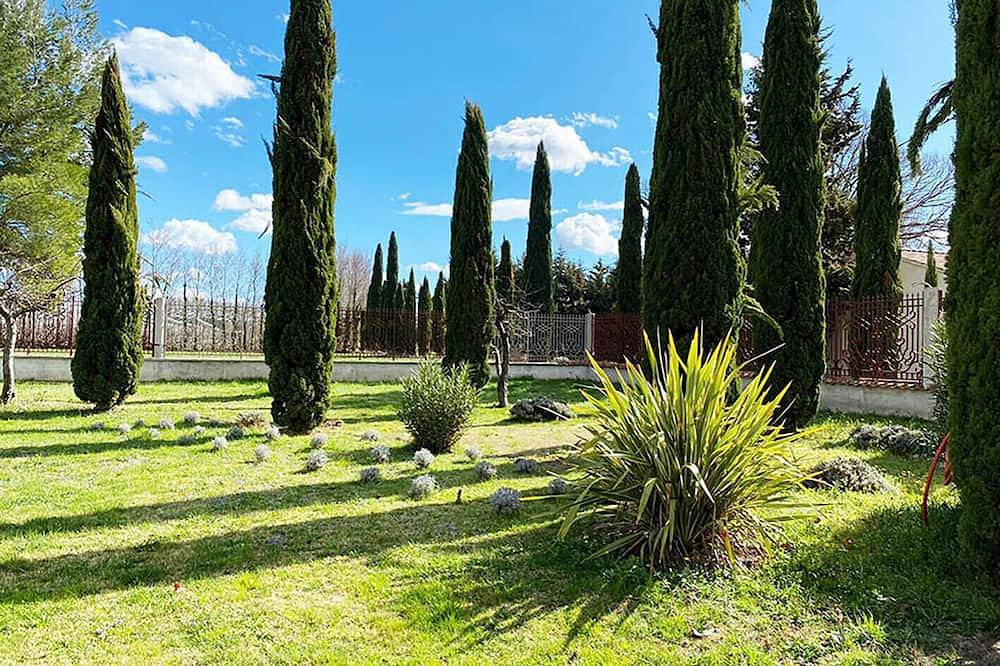 Appartement entier, Superb and spacious apartment in a relaxing and charming setting in Pernes-les-Fontaines, Vaucluse