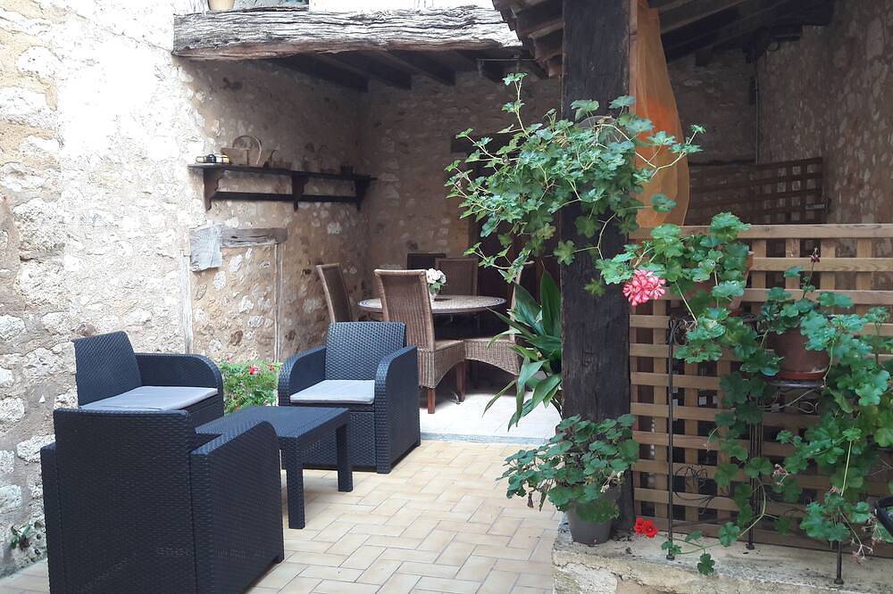 Maison Au Cœur D'Une  Bastide Médiévale  Avec Patio Ombragé in Monpazier, Périgord Pourpre
