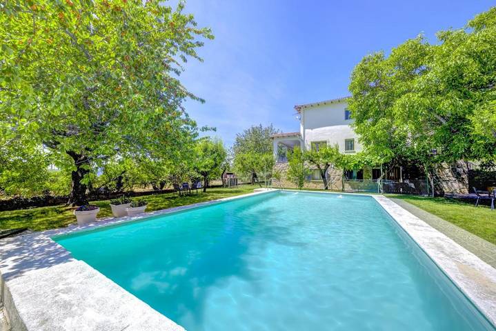 Casa de vacaciones para 6 personas, con piscina y vistas además de terraza y jardín - 1