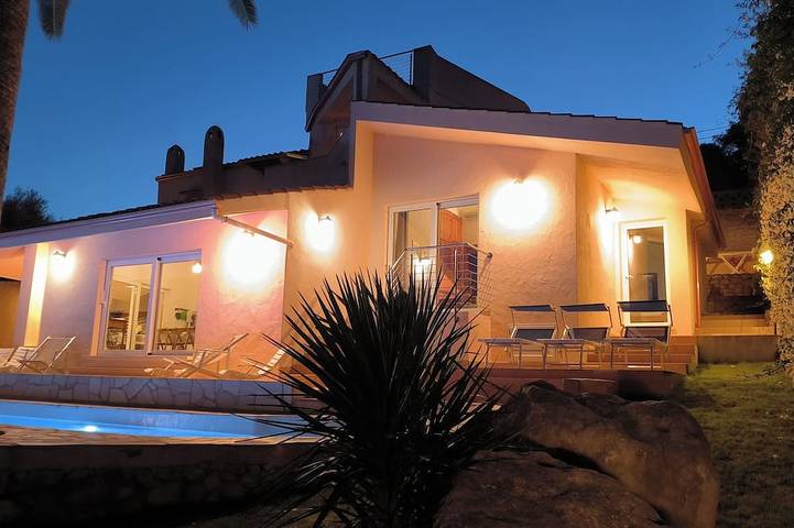 NeaVilla,für 11 Personen,Swimmingpool, Panoramaterrasse,70Mt vom Strand entfernt in Maladroxia, Sant'Antioco Stadt