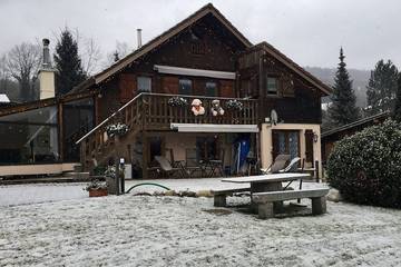 Maison de campagne pour 6 personnes, avec balcon et jacuzzi ainsi que piscine et jardin à Laveline-du-Houx