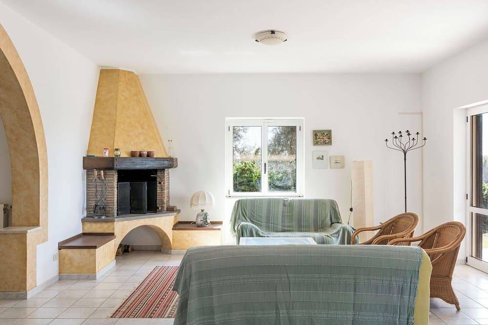 Wonderful private villa for 8 people with Wifi, terrace and pets allowed in Tarquinia, Viterbo Province