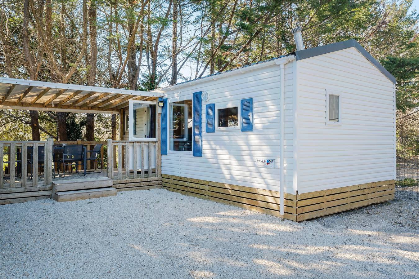 Mobil-home « Pro » avec terrasse privée et Wi-Fi in Pélissanne, Région d'Aix-en-Provence