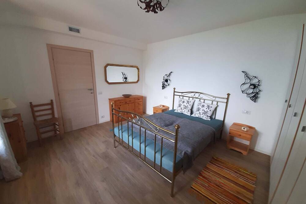 Ganze Wohnung, Einzel Appartement in Villa ruhige Traumlage große Terrasse und Gartenanlage in Voltino, Tremosine