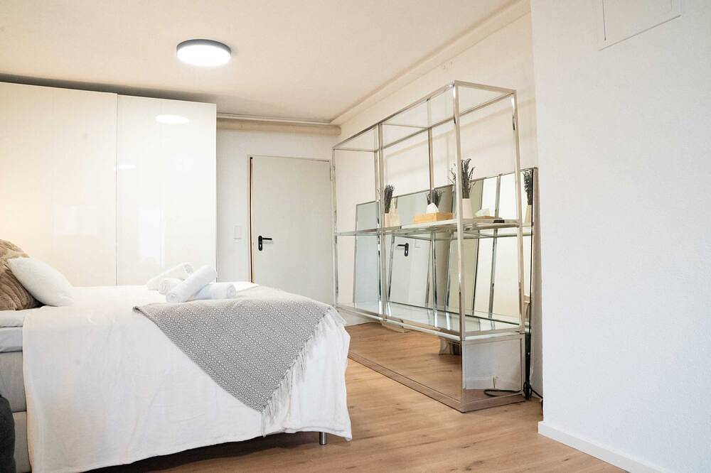 Ganze Wohnung, Luxus Penthouse: Pool, Whirlpool & Sauna I 20min to Munich in Petershausen, Landkreis Dachau