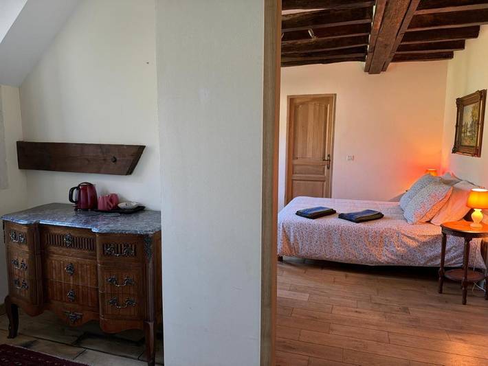 Location de vacances pour 2 personnes, avec piscine ainsi que vue et jardin dans Treigny-Perreuse-Sainte-Colombe - 2