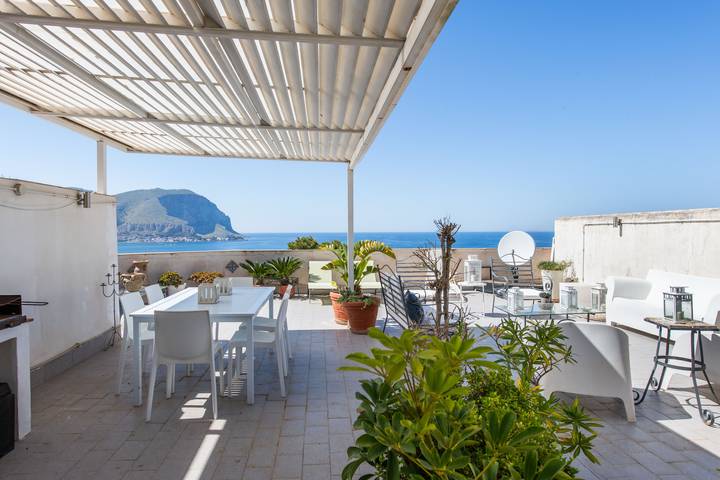 Appartamento intero, Casa Annibale con Vista Mare by Wonderful Italy in Addaura, Palermo