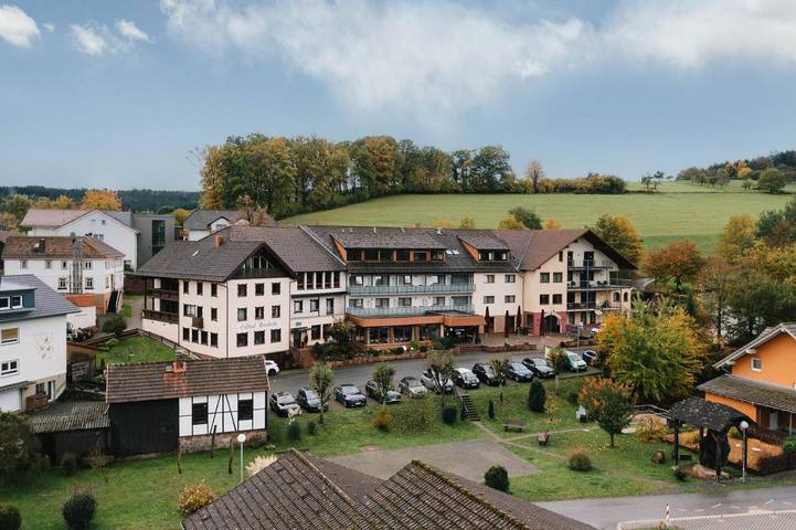 Hotel für 5 Personen, mit Balkon und Terrasse sowie Garten und Pool in Mossautal - 4