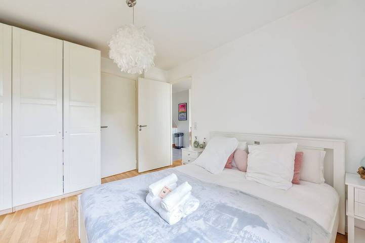 Appartement entier, Nice 1Br flat with lovely terrace and parking in Rueil-Malmaison, Hauts-de-Seine