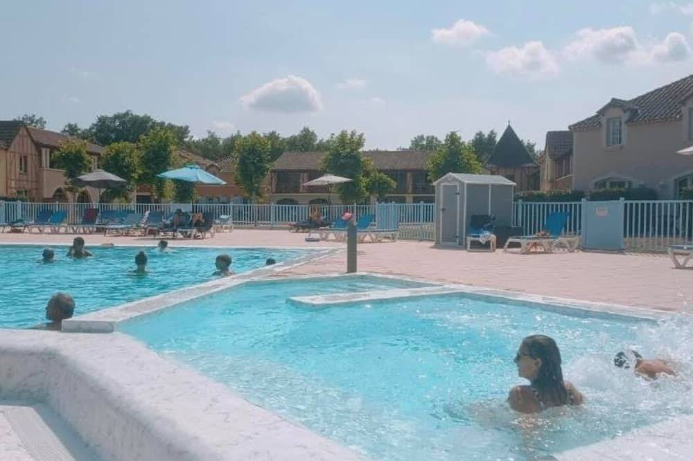 Entire apartment, House, near parking, heated pool, sleeps 4–5, ground floor, lake, nature, and fishing in Monflanquin, Villeneuve-sur-Lot region