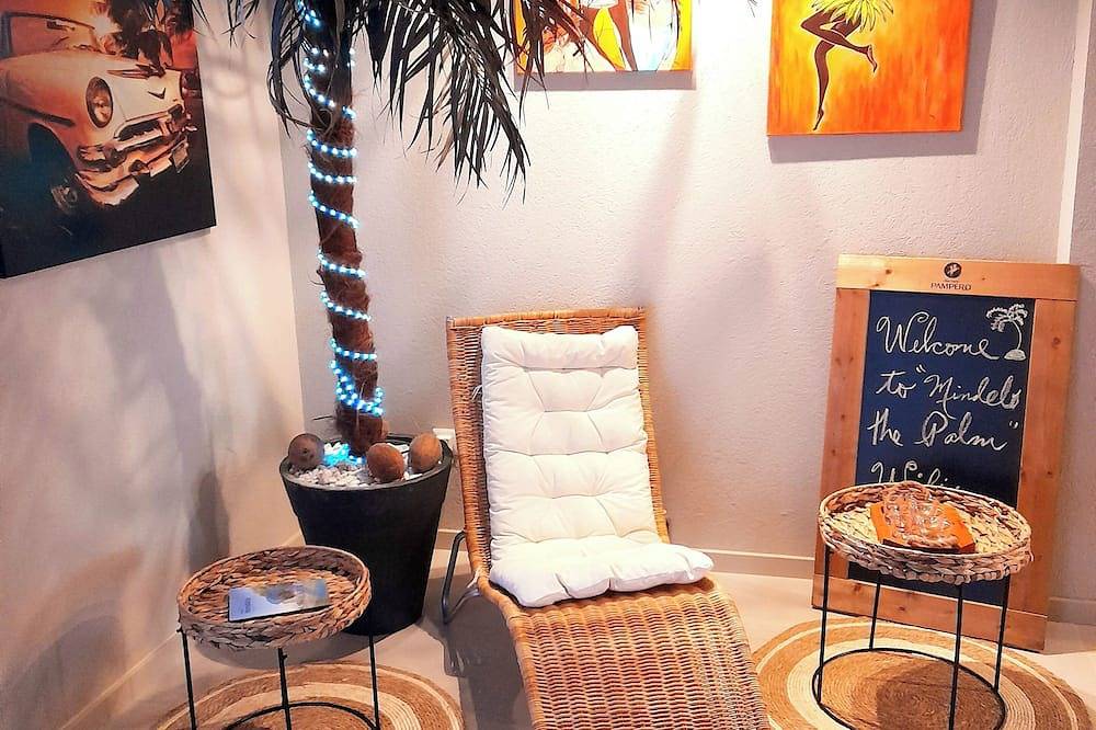 Ganze Wohnung, Charming 2-bedroom Apartment with Ac, Wifi 100 Meter from beach in Mindelo in Mindelo, Porto Distrikt