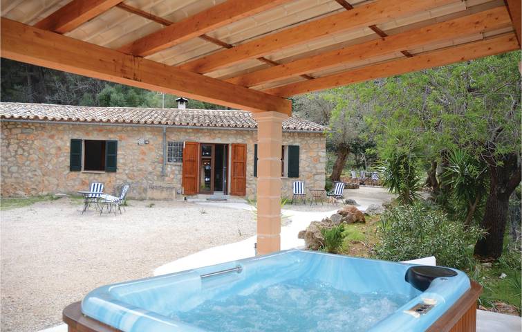 Aire acondicionado 1BR Apartamento w / Terraza - 1 km de la costa in Estellenchs, Costa de Mallorca