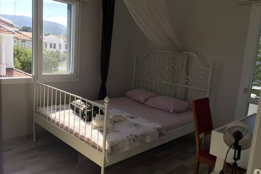 Cozy villa in Alaçatı with private pool close the sea in Alacati, Turkse Egeïsche Zee