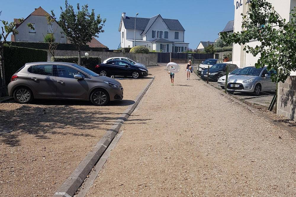 Entire apartment, Apartment T3 Duplex direct access to the beach and sea view from the balcony in Blonville-sur-Mer, Lisieux region