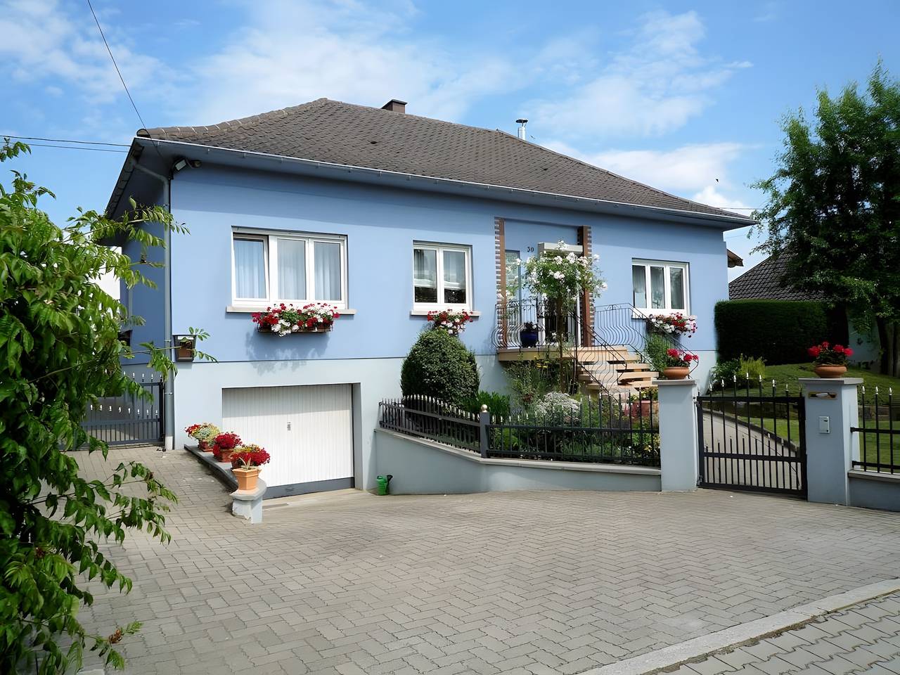Cottage 'Gîte Rural a la Orilla del Bosque' con Terraza Privada, Jardín y Wi-Fi in Kutzenhausen, Región de Wissembourg