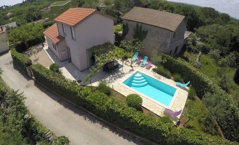 Ferienhaus für 6 Personen, mit Garten und Pool, mit Haustier
