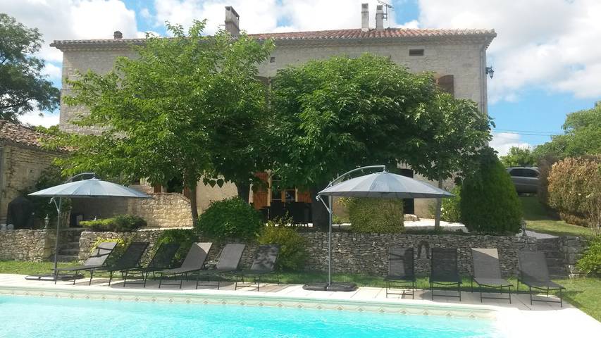 Gîte pour 6 personnes, avec terrasse ainsi que jardin et piscine, animaux acceptés à Montaigu-de-Quercy - 2