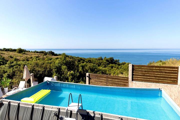 Ferienhaus für 5 Personen, mit Balkon und Terrasse sowie Garten und Pool