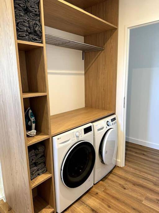 Gîte pour 10 personnes, avec Balcon ainsi que Terrasse et Jardin à Nieul-sur-Mer - 2