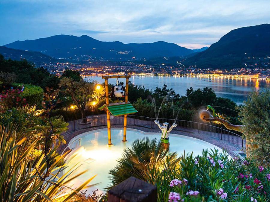 Weekend Glamping Resort - Mobilheim 6 personen - Comfort | 3 Schlafz. | 6 Pers. | Erhöhte Terrasse | Klimaanlage in San Felice del Benaco, Gardasee-Berge