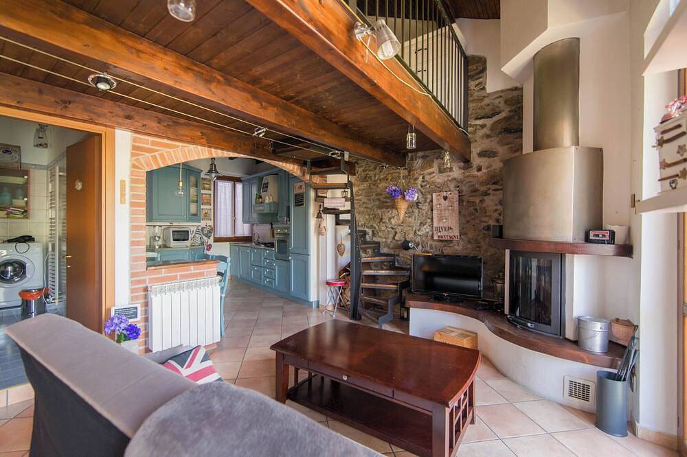 Ganze Wohnung, Romantic Retreat on Lake Como - Lake View from Every Window in Sopravilla, Blevio