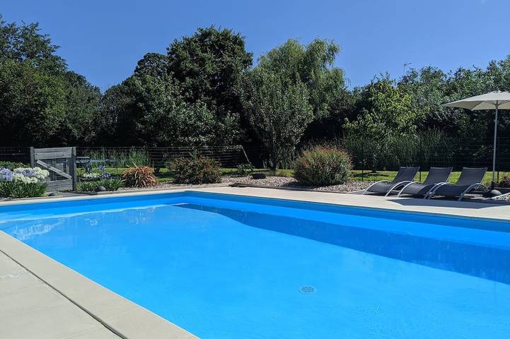 Gîte pour 8 personnes, avec Terrasse ainsi que Jardin et Piscine