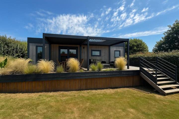 Camping pour 6 personnes, avec piscine et terrasse ainsi que vue et jardin, animaux acceptés