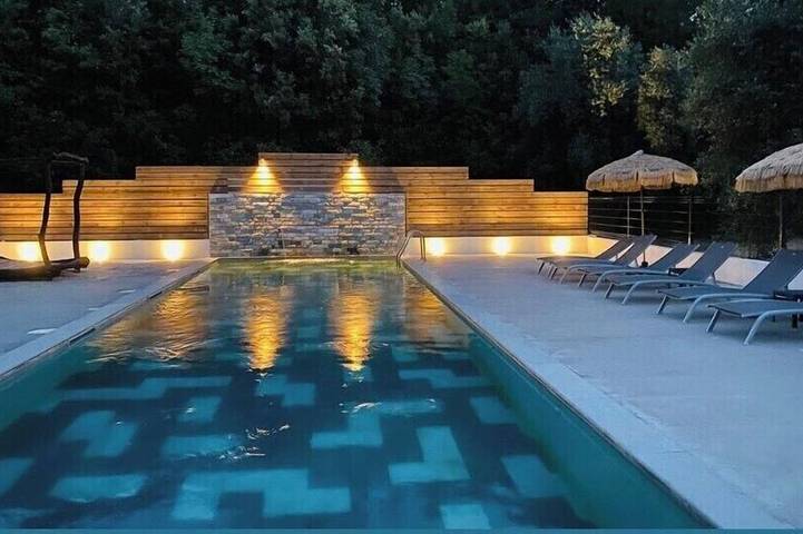 Gîte pour 3 personnes, avec piscine à Pietracorbara