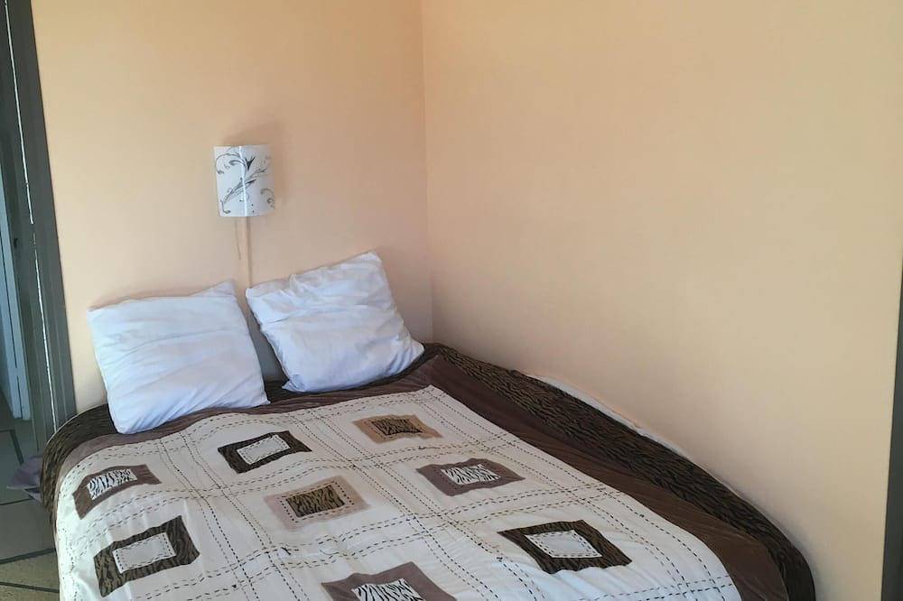 Appartement entier, Appt F1 dans une villa a 3 minutes à Pied de la plage d'agay in Agay, Saint-Raphaël