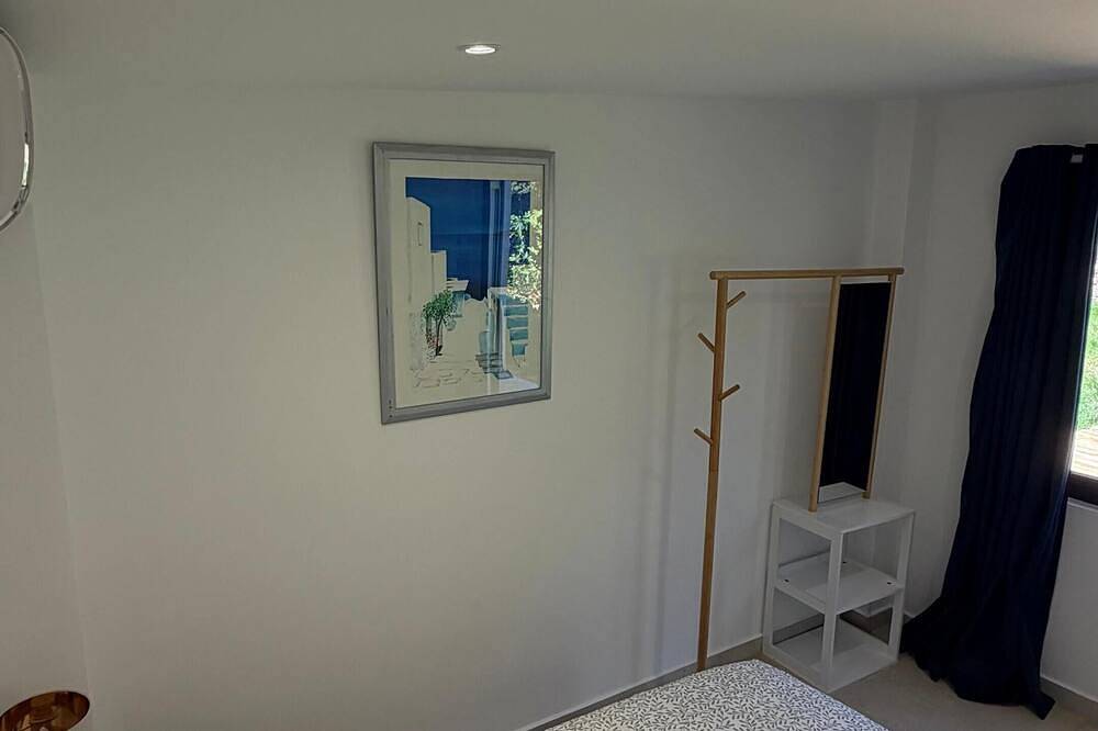 Mazet Noa - Quiet terrace & pool in Le Rouret, Mediterranean Coast (France)