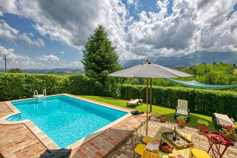 Villa in Amandola with Pool and Garden in Amandola, Monti Sibillini National Park