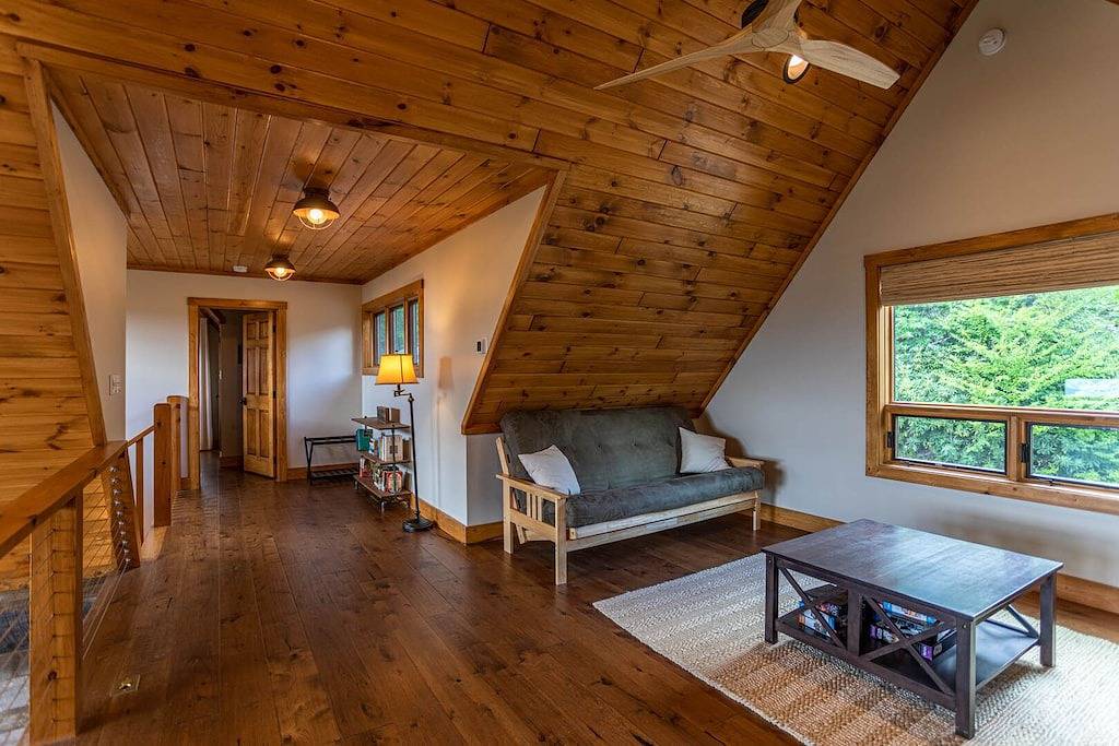 Owls Nest - Tierfreundliches Zuhause mit Billardtisch, herrlicher Aussicht, Innen- und Außenkamine in Blue Ridge Parkway, Caldwell County