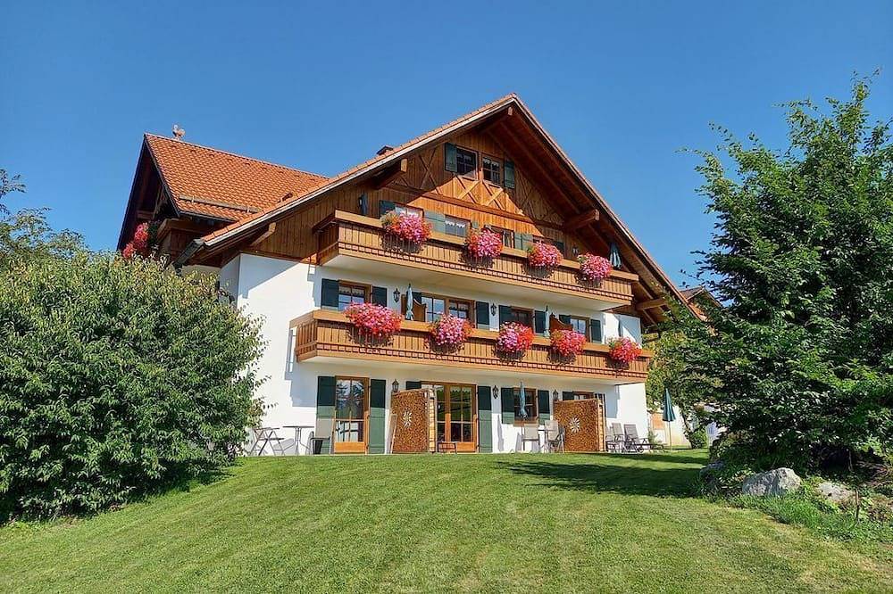 Ganze Wohnung, Ferienhof Allgäu Max - Ferienwohnung Pilgerschrofen in Füssen, Bayerisch Schwaben