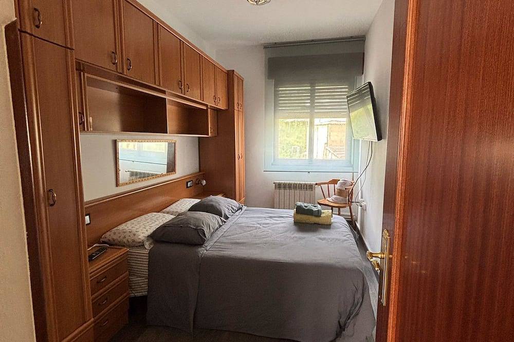 Entire apartment, Comfortable apartment close to hiking trails and 20 min from beaches. in Langreo, Cordillera Cantábrica
