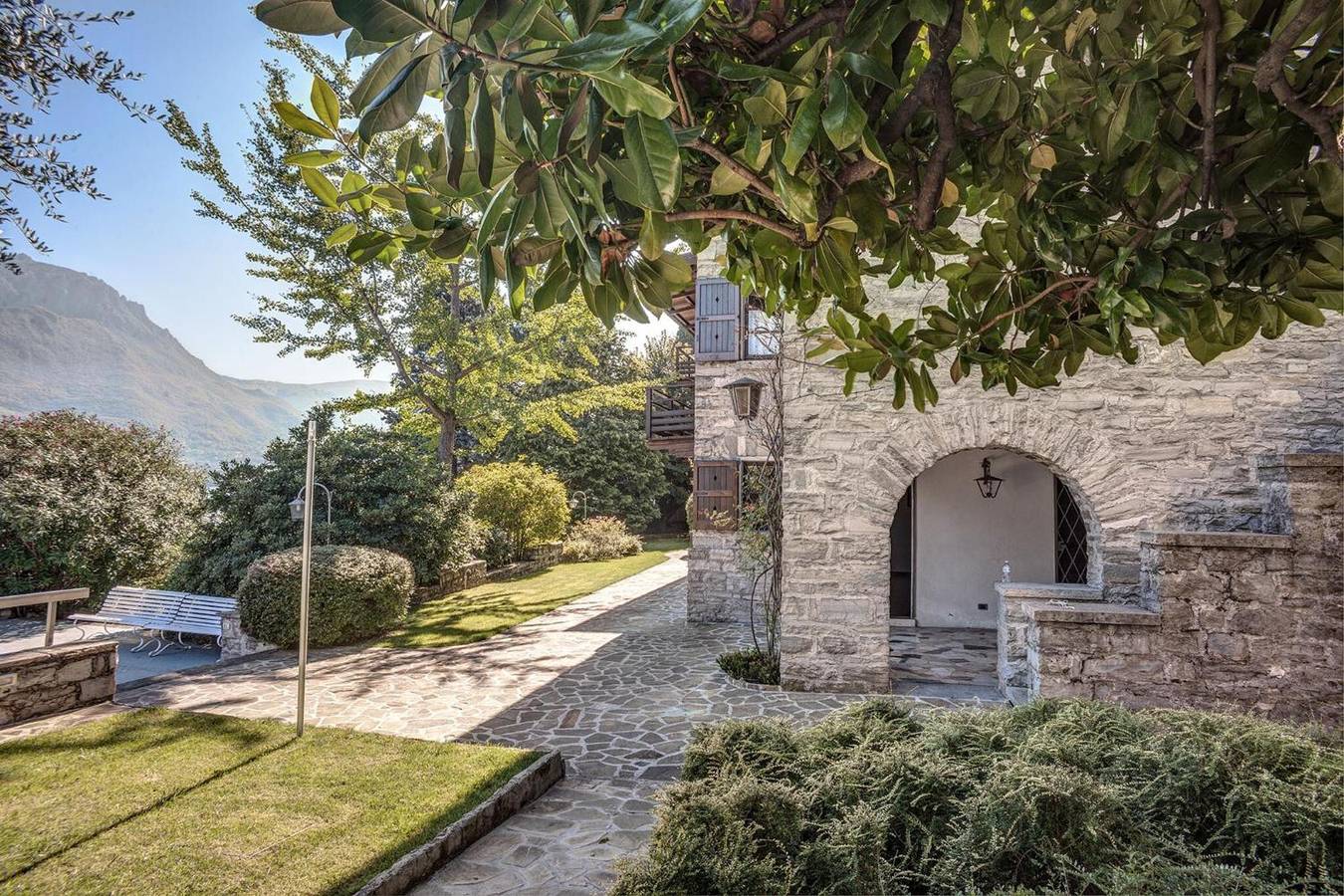 Villa 'Il Cigno Lakeside' mit Seeblick, privater Terrasse und Wlan in Vassena, Oliveto Lario