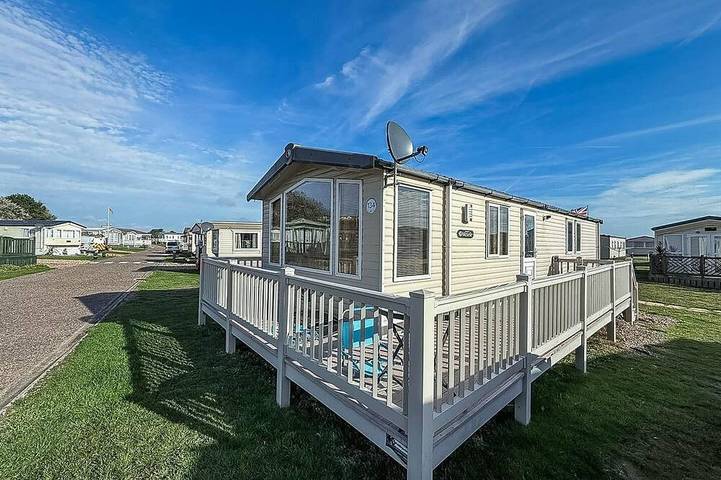 Glamping for 8 people in Lowestoft