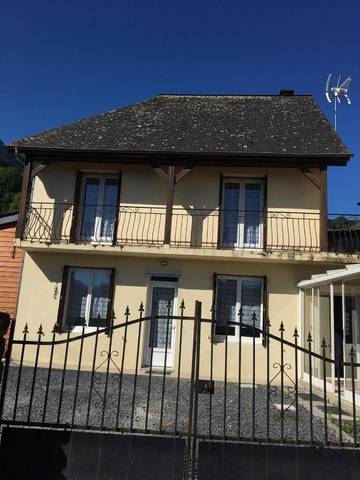 Gîte pour 5 personnes, avec balcon et vue, adapté aux familles à Ségus