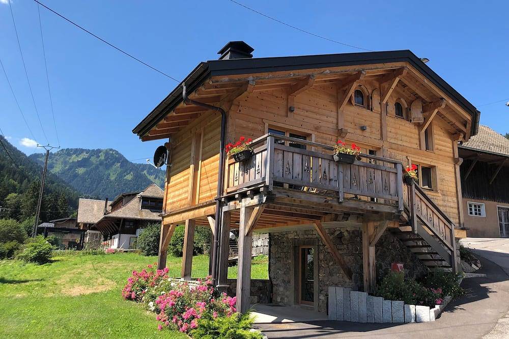 Cosy, modern chalet with mountain views in Seytroux, Thonon-les-Bains en omgeving