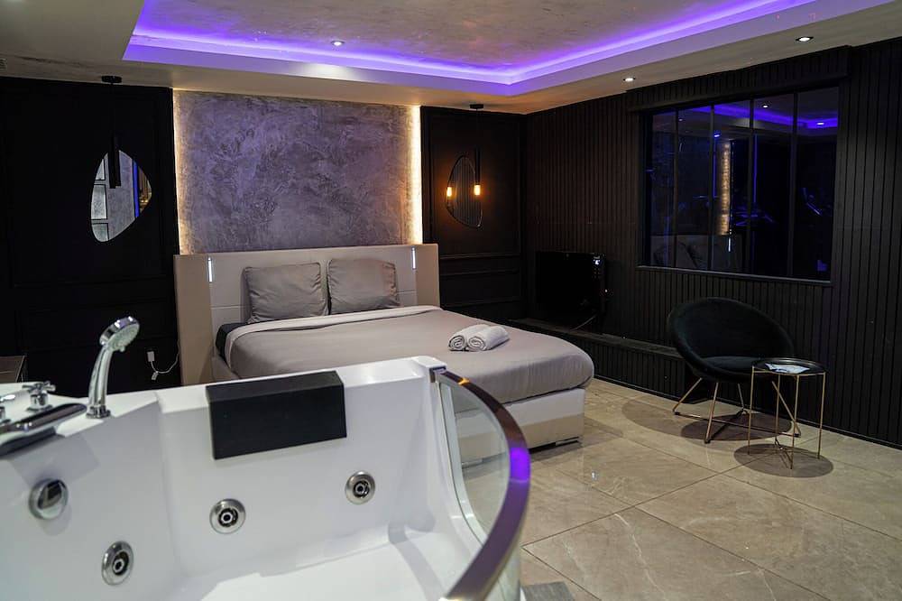 Private Spa Suite with Jacuzzi, massage & sauna in Fontenay-aux-Roses, Altos del Sena