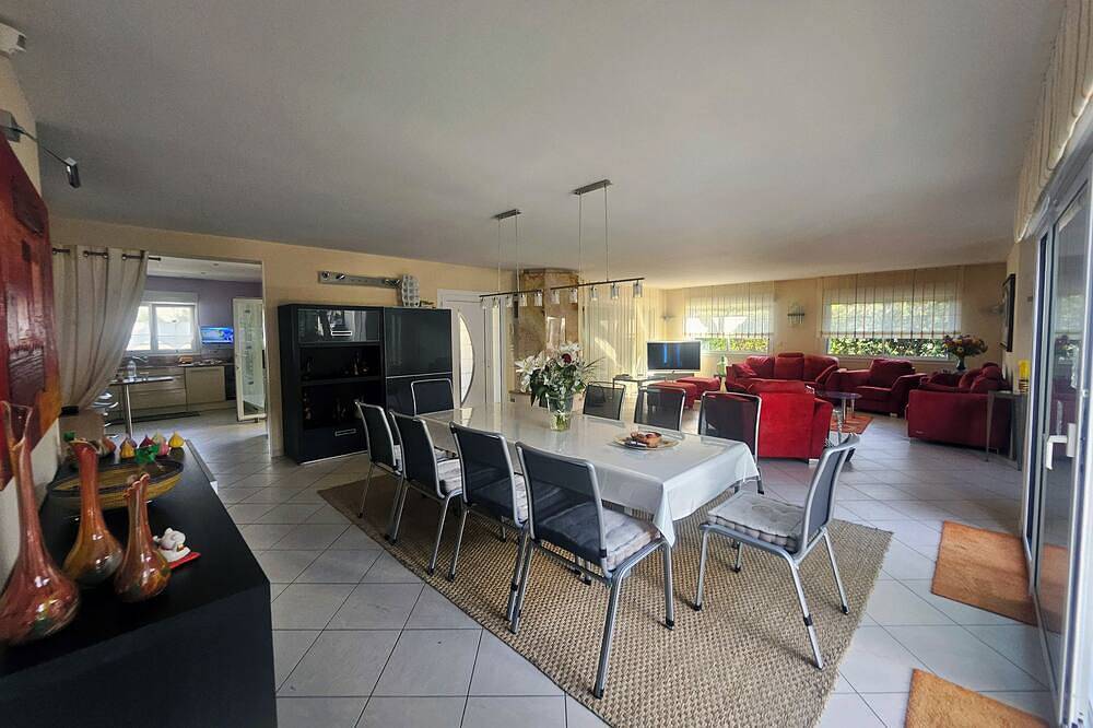 Villa 250m² avec piscine intérieure - 12 couchages in Breuillet, Côte de Beauté
