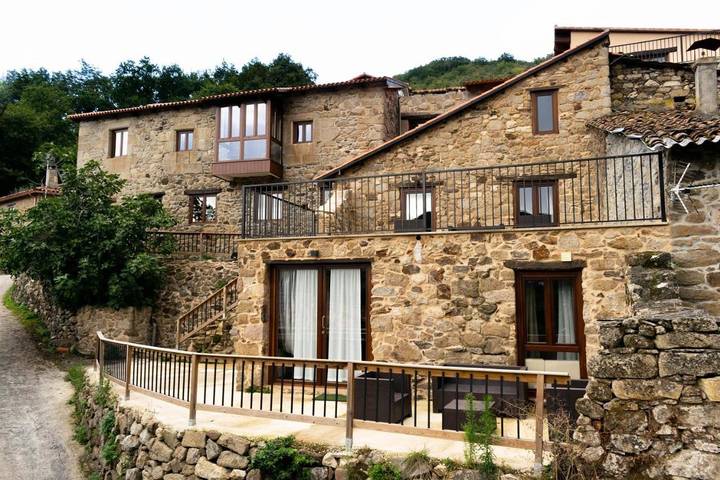 Casa rural para 12 personas, con jardín además de vistas y vistas al lago en Provincia de Lugo