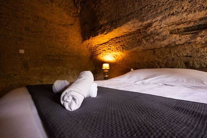 Expérience troglodyte avec spa in Doué-la-Fontaine, Vallée de la Loire