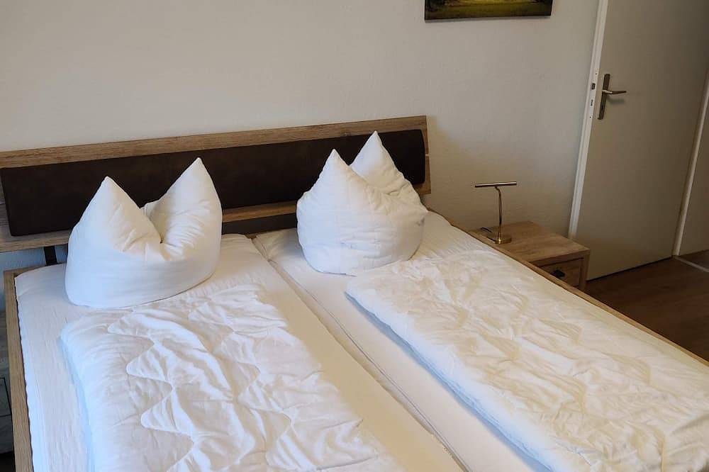 Ganze Wohnung, Gemütliche Ferienwohnung direkt am See in herrlicher Natur in Nienhäger Hütte, Krakow am See
