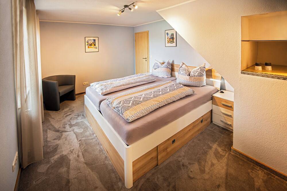 Ganze Wohnung, Nette kleine Haushälfte nähe Ammerlandklinik in Westerstede, Ammerland