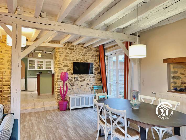 Gîte pour 7 personnes, avec piscine ainsi que terrasse et jardin dans Mayenne - 4
