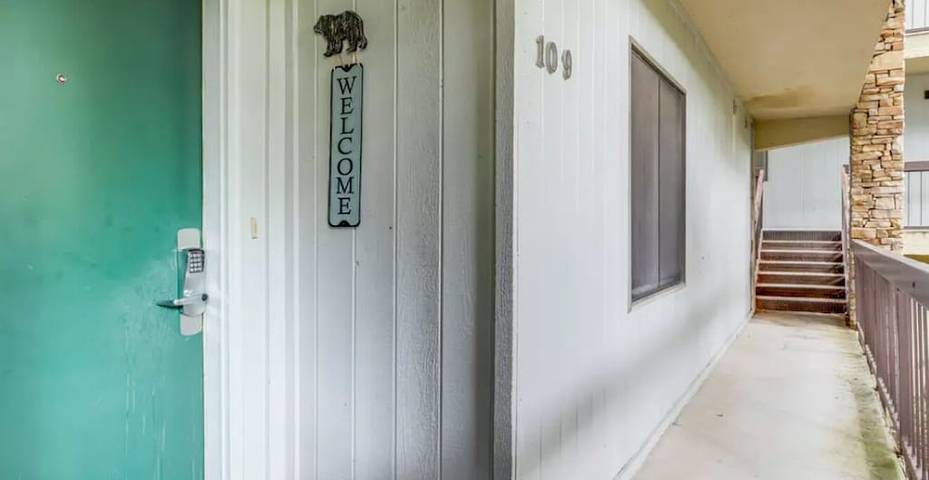 Vacation apartment for 8 people, with terrace and pool as well as hot tub in Gatlinburg