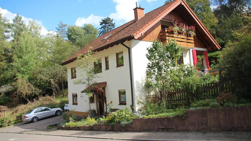 Ferienwohnung für 4 Personen, mit Garten im Pfälzer Wald