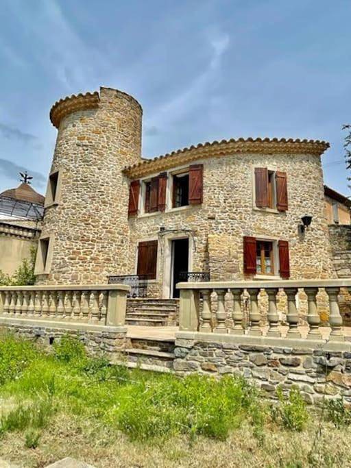 Gîte pour 2 personnes, avec jardin à Tournissan