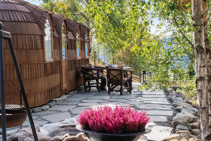 Chalet für 2 Personen, mit Terrasse und Seeblick sowie Sauna - 1